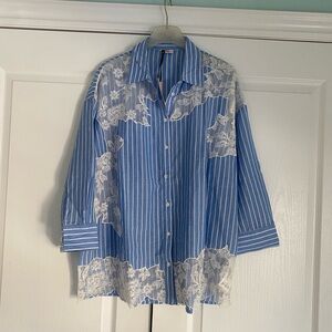 Elegant Blue Striped Women's Camisole with Lace